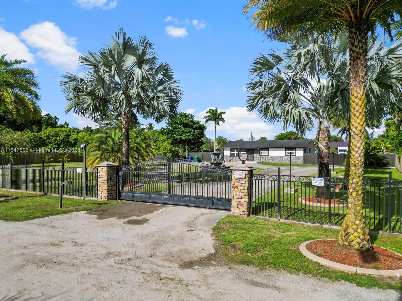 https://bt-photos.global.ssl.fastly.net/miami/1280_boomver_1_A11847806-2.jpg