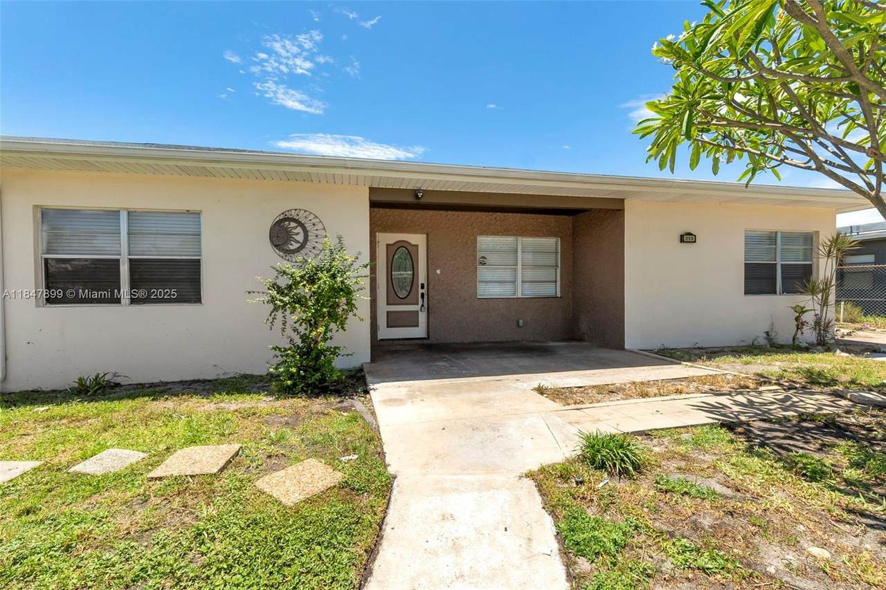 213 28th Ave - Photo 1