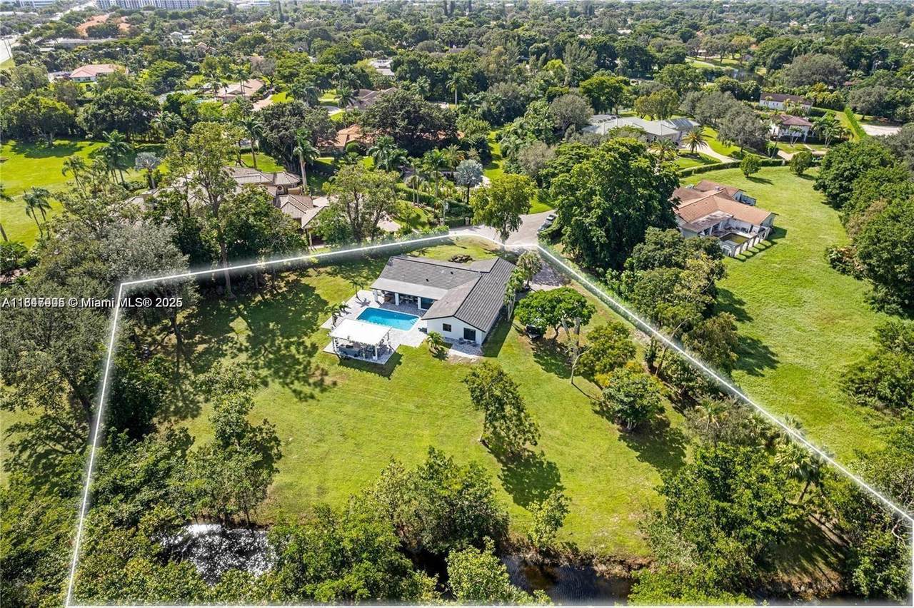 9550 42nd Ct - Photo 1