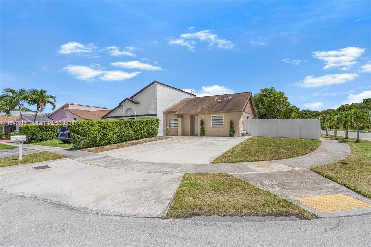 15464 68th Ln - Photo 1