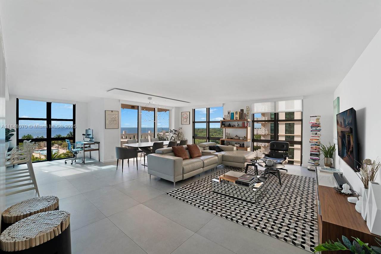 1121 Crandon Blvd - Photo 1