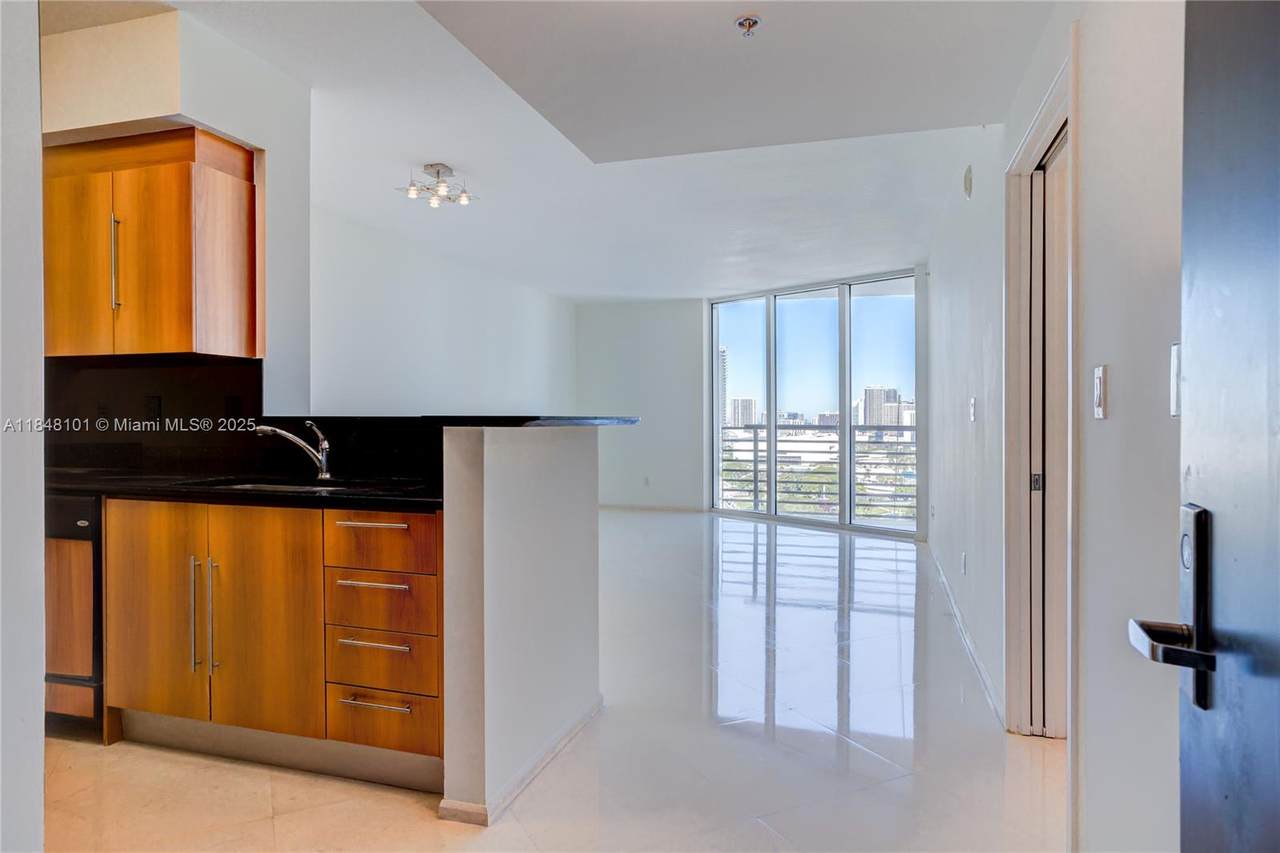 325 Biscayne Blvd - Photo 1