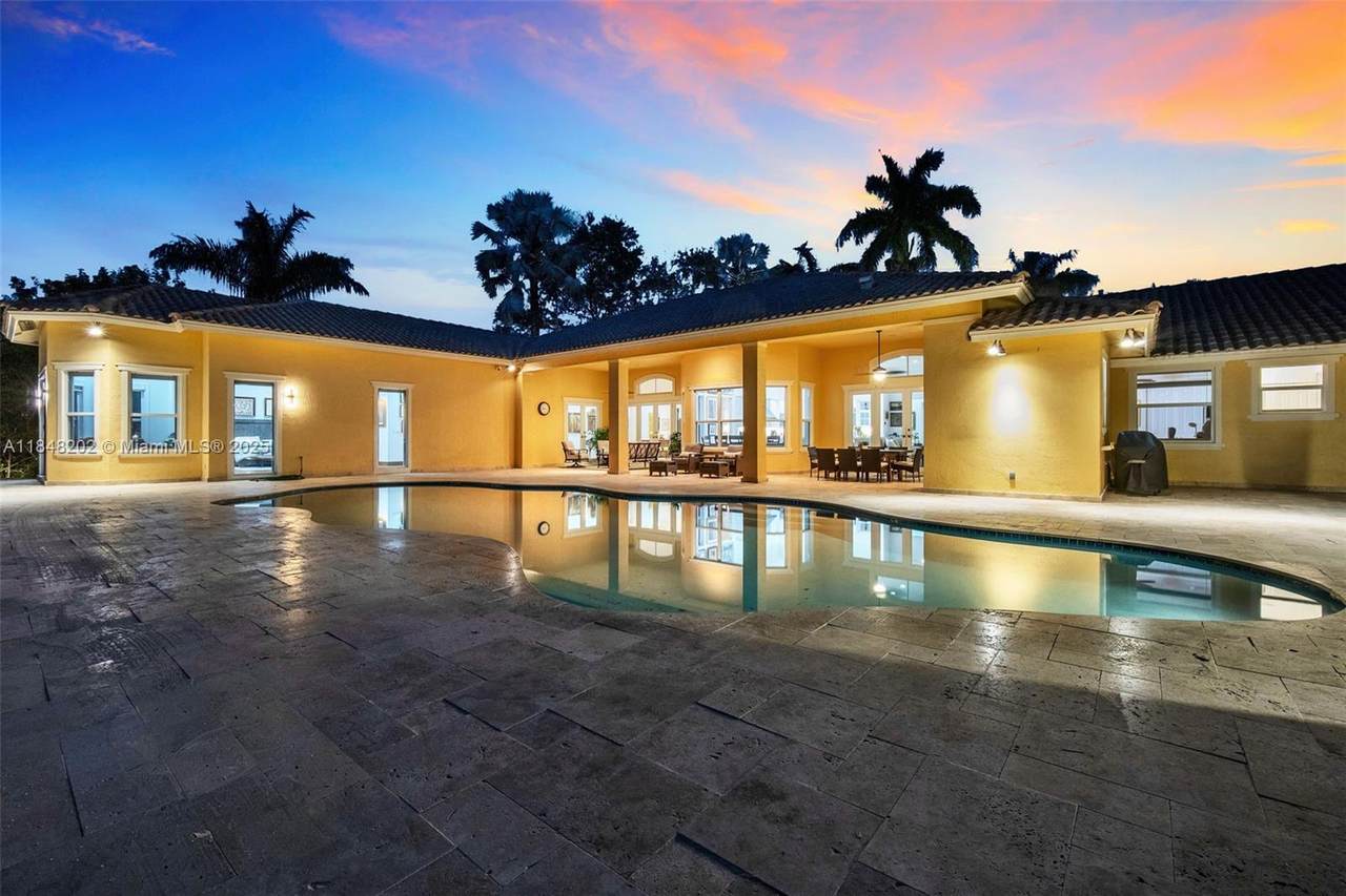https://bt-photos.global.ssl.fastly.net/miami/1280_boomver_1_A11848202-2.jpg