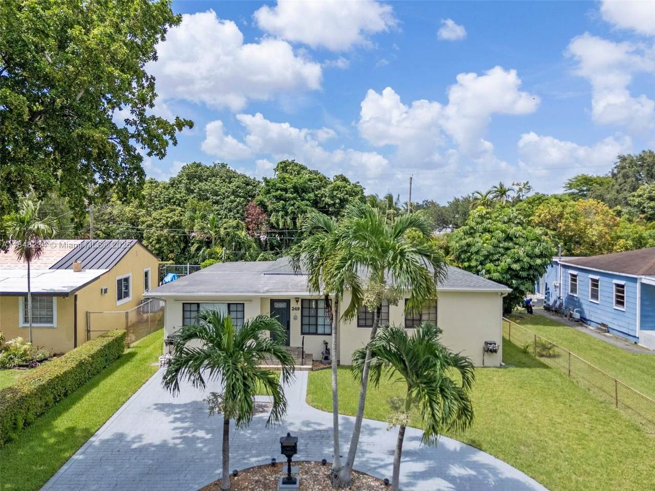 249 Carlisle Dr - Photo 1