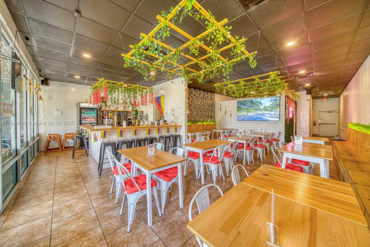 Restaurant For Sale On Commercial Blvd Sunrise - Photo 1
