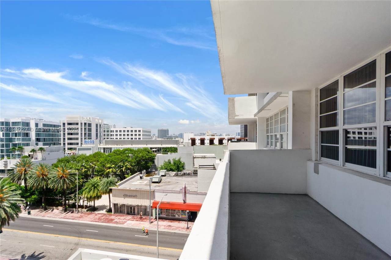 100 Lincoln Rd - Photo 1