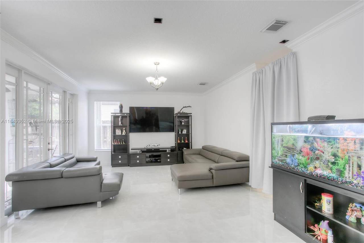 https://bt-photos.global.ssl.fastly.net/miami/1280_boomver_1_A11849352-2.jpg
