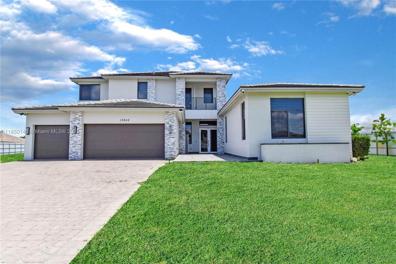 15846 49th St - Photo 1