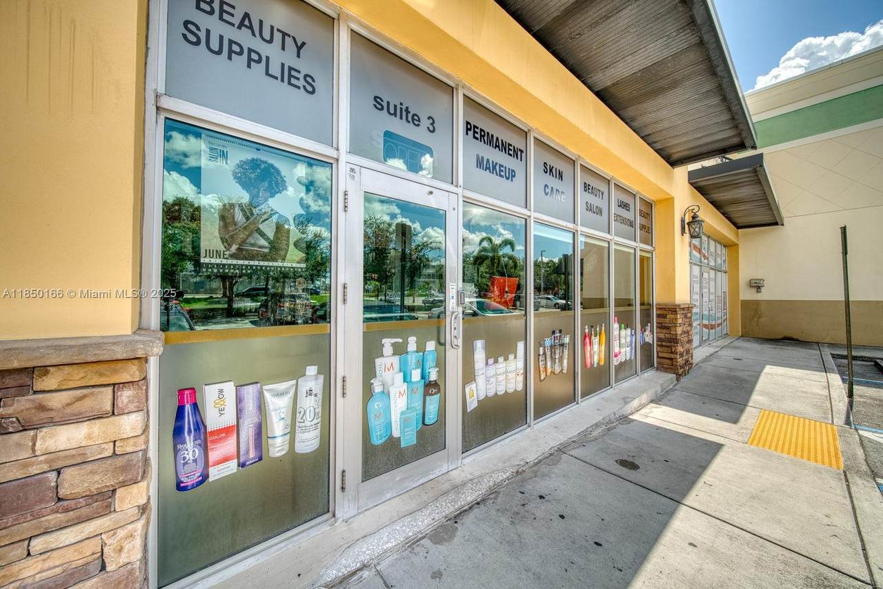 Full Service Salon Suite For Sale In Hialeah Gardens - Photo 1