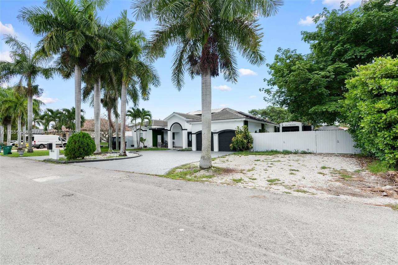 https://bt-photos.global.ssl.fastly.net/miami/1280_boomver_1_A11851986-2.jpg