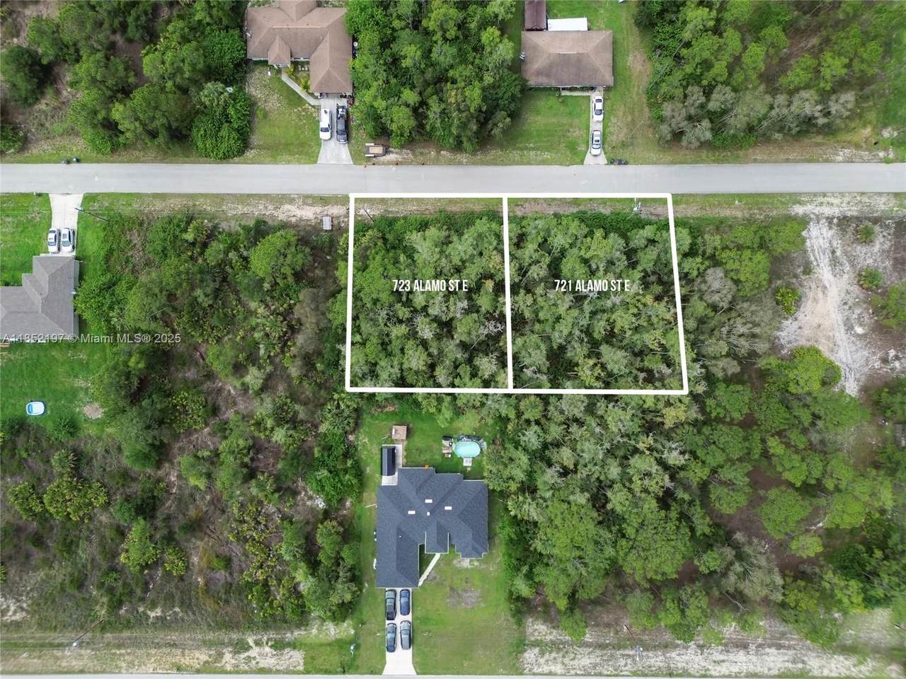 723 Alamo St E - Photo 1