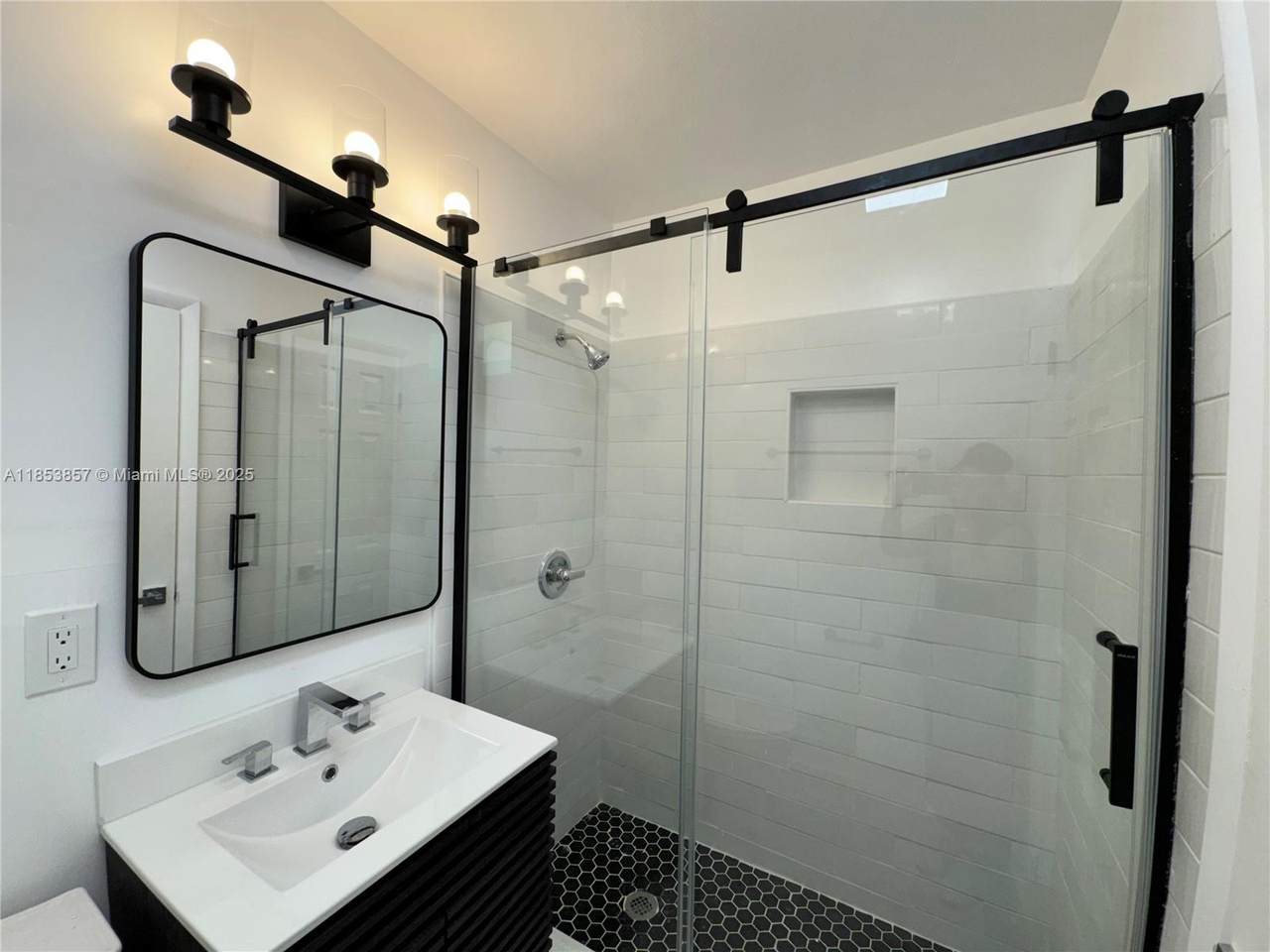 https://bt-photos.global.ssl.fastly.net/miami/1280_boomver_1_A11853857-2.jpg