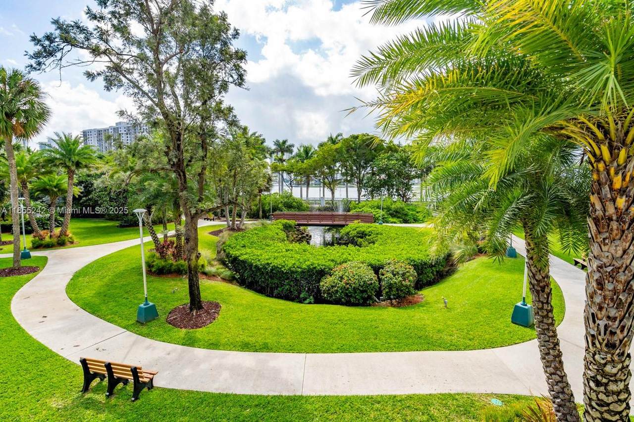 https://bt-photos.global.ssl.fastly.net/miami/1280_boomver_1_A11855242-2.jpg
