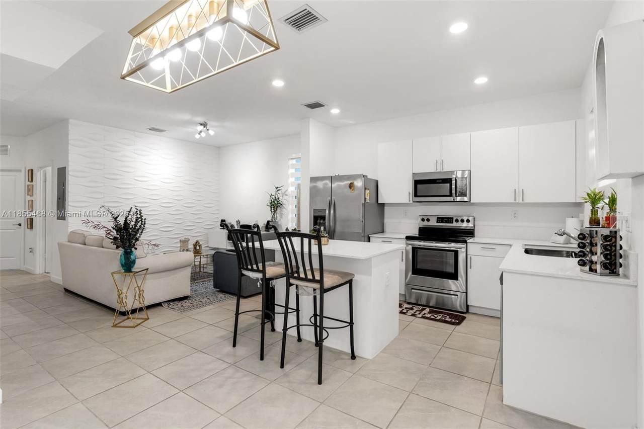 13315 285th St - Photo 1