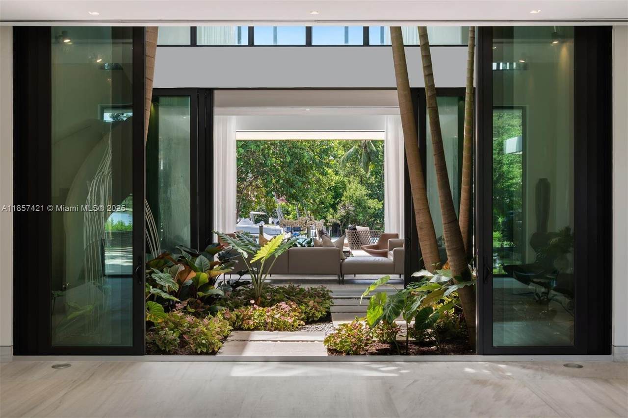 https://bt-photos.global.ssl.fastly.net/miami/1280_boomver_1_A11857421-2.jpg