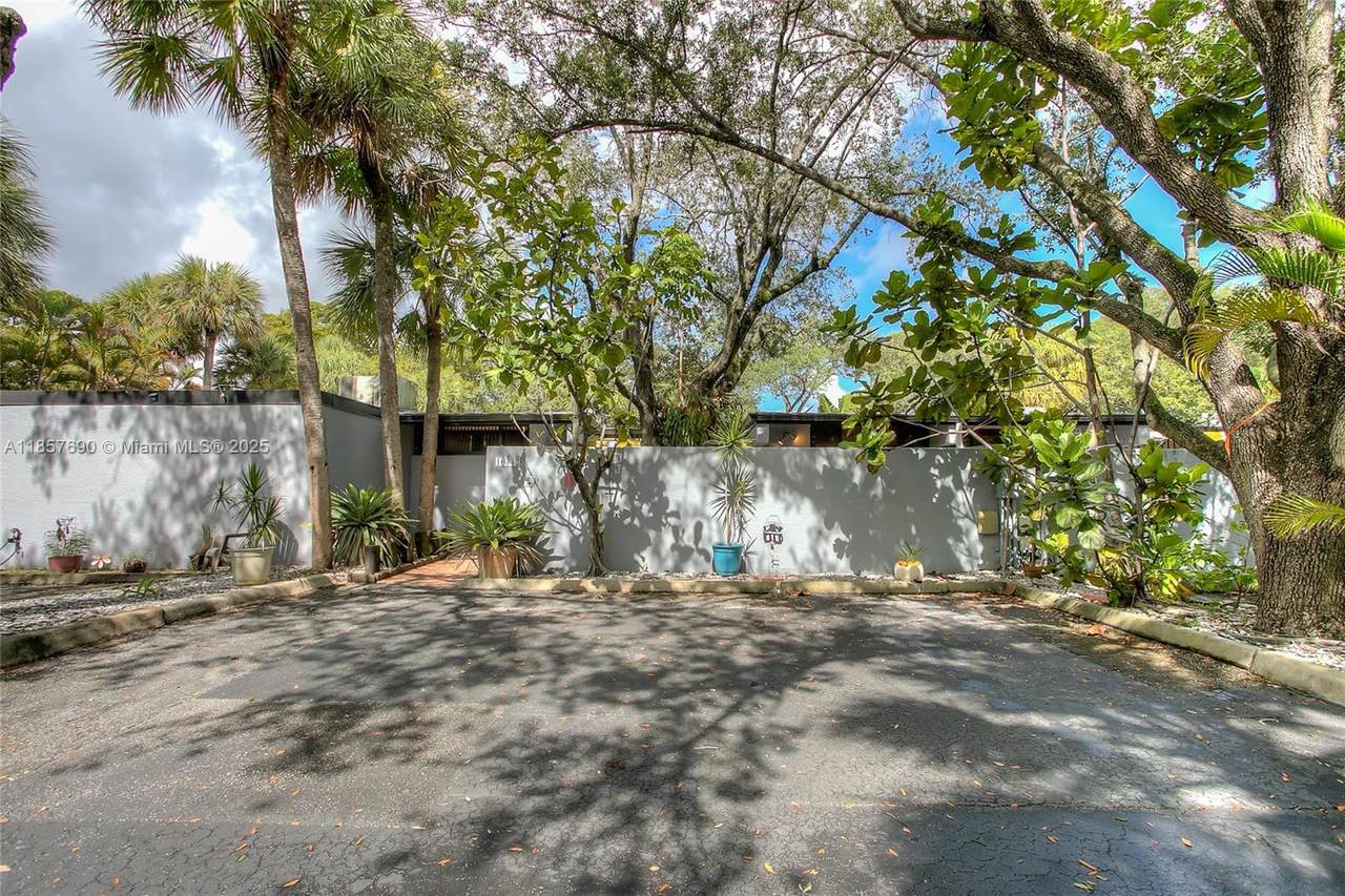 16332 Oak Walk - Photo 1