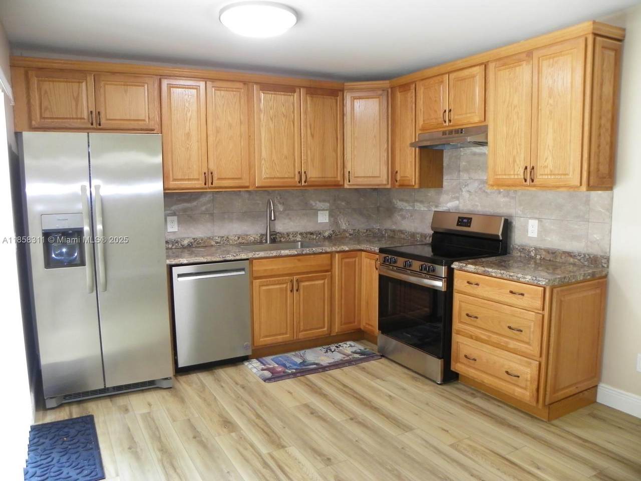 2578 Camelot Ct - Photo 1