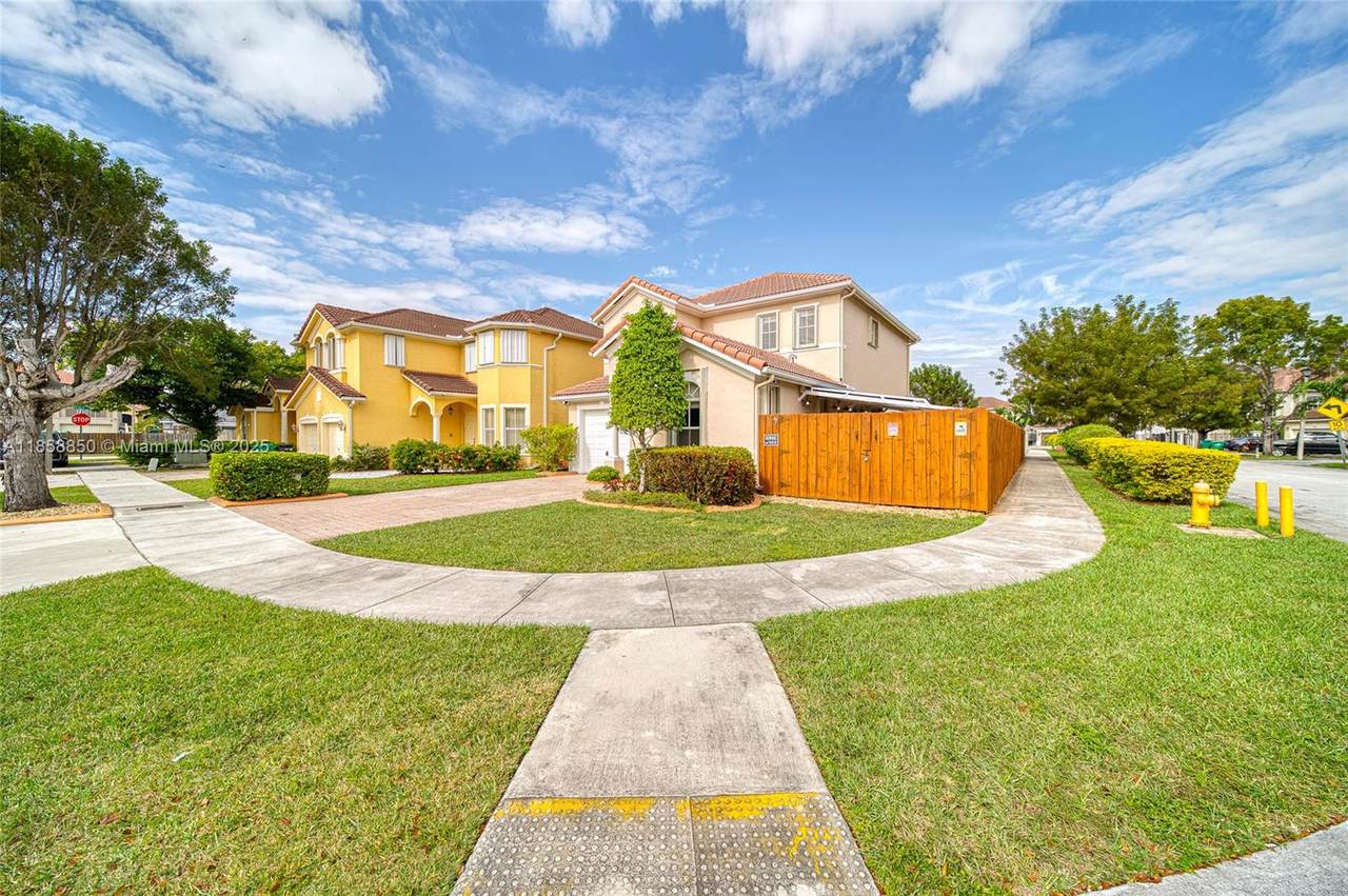 https://bt-photos.global.ssl.fastly.net/miami/1280_boomver_1_A11858850-2.jpg
