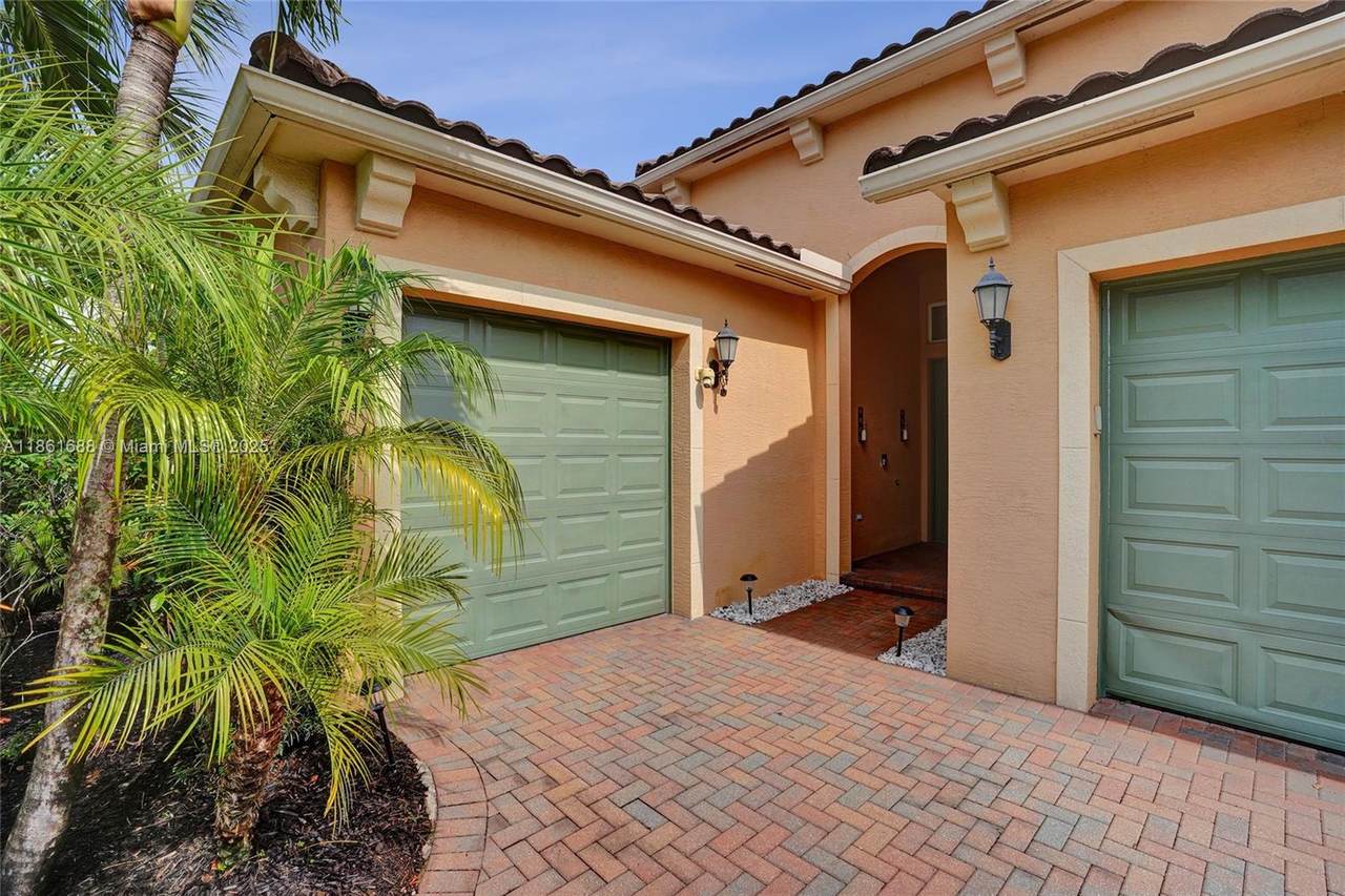 https://bt-photos.global.ssl.fastly.net/miami/1280_boomver_1_A11861688-2.jpg