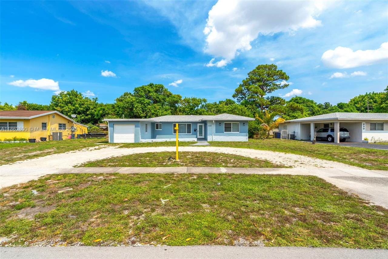 640 Melrose Cir - Photo 1