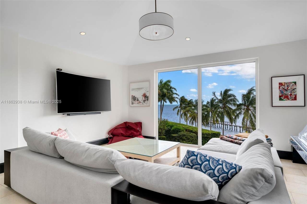 https://bt-photos.global.ssl.fastly.net/miami/1280_boomver_1_A11862938-2.jpg