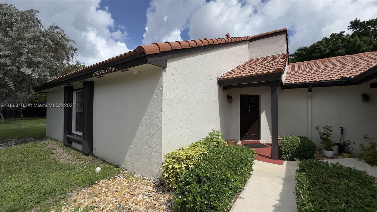 15205 45th Ter - Photo 1