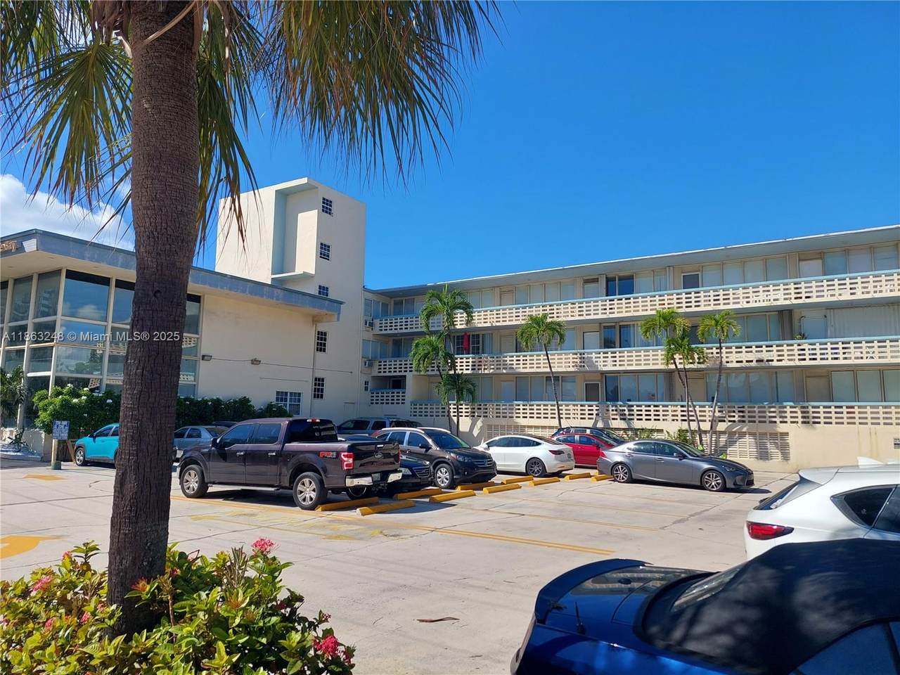 https://bt-photos.global.ssl.fastly.net/miami/1280_boomver_1_A11863248-2.jpg