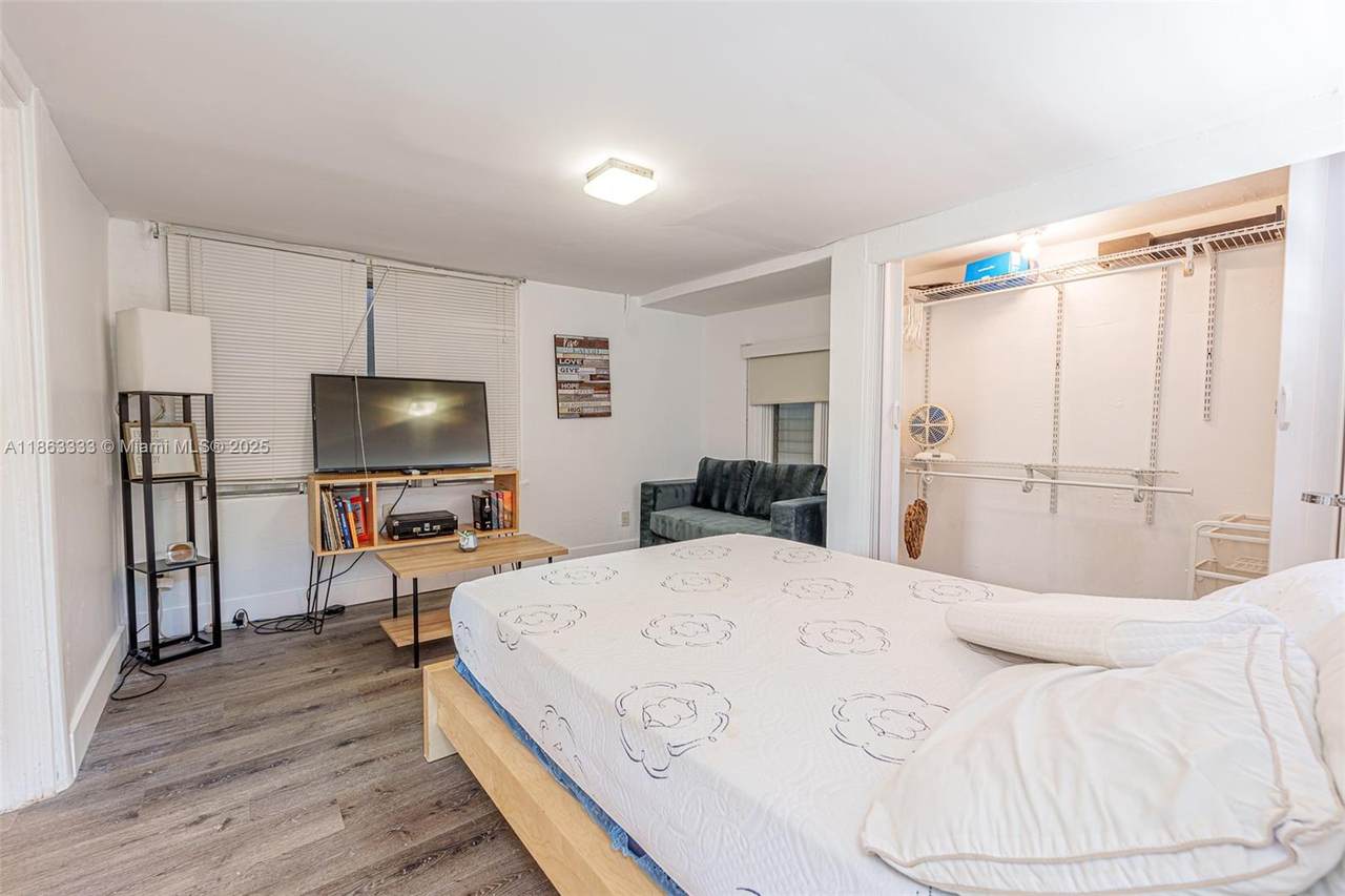 528 21st Ave - Photo 1