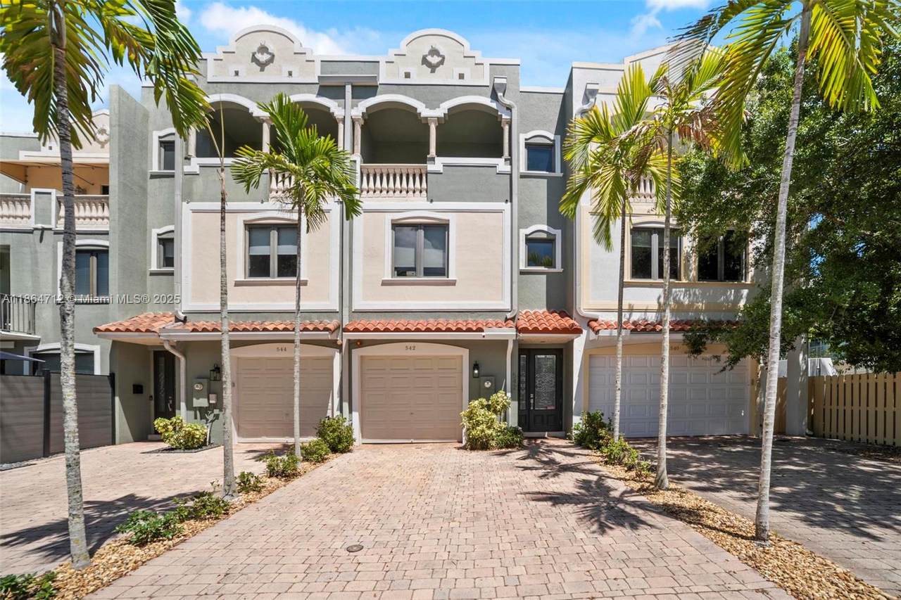 542 17th Ave - Photo 1