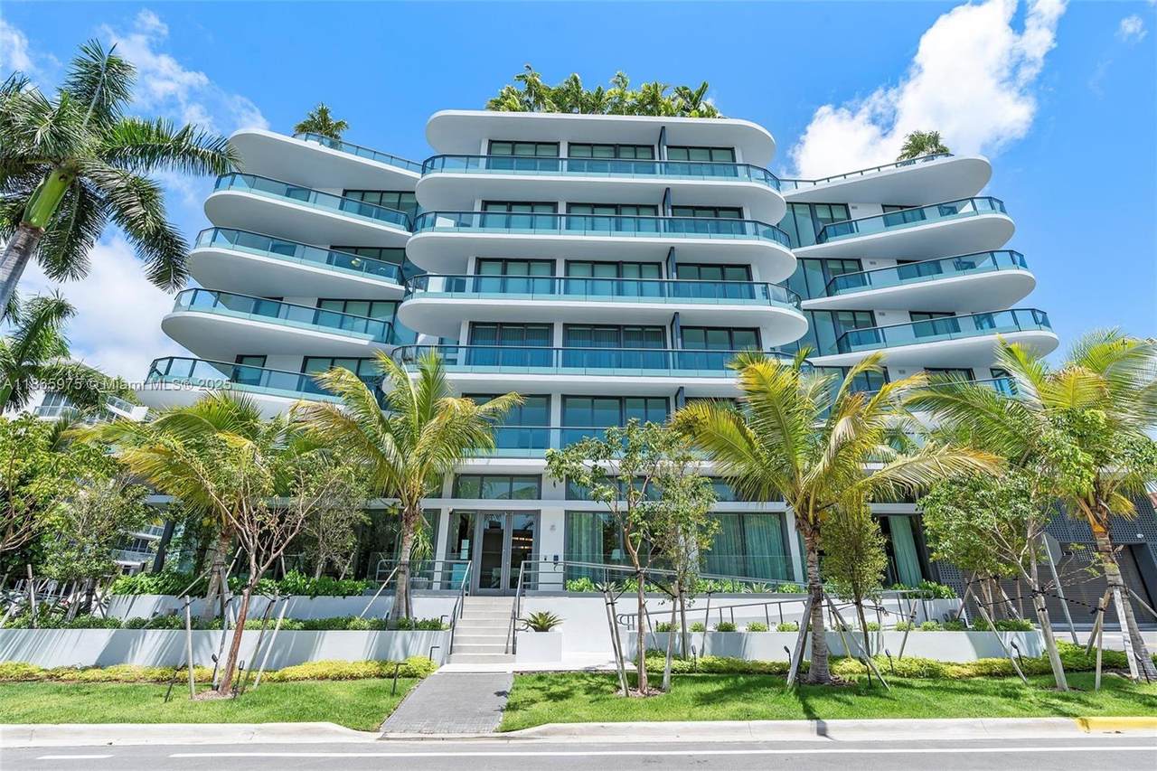 9901 Bay Harbor Dr - Photo 1