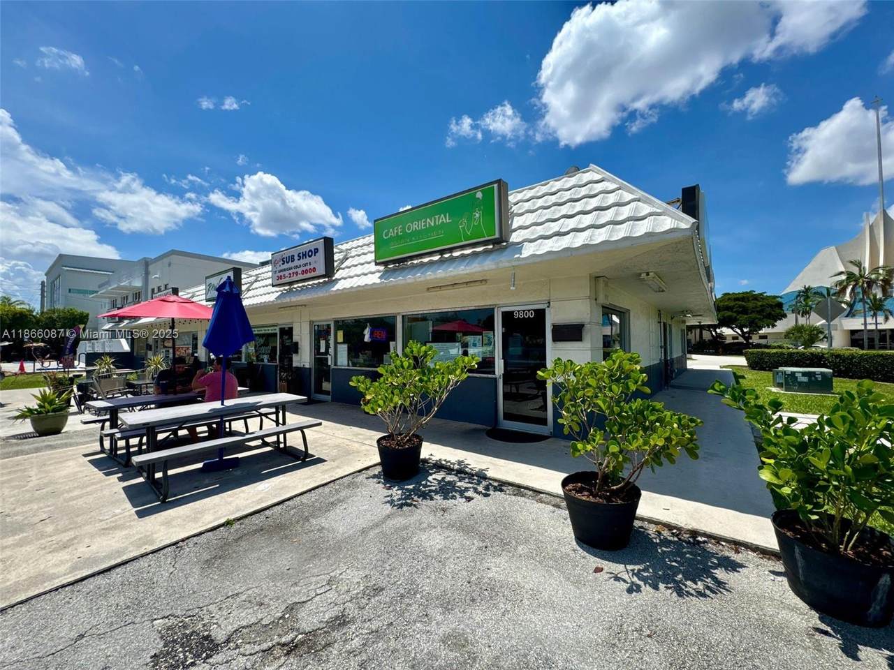 Asian Restaurant With Terrace For Sale Near Dadeland Mall - Photo 1