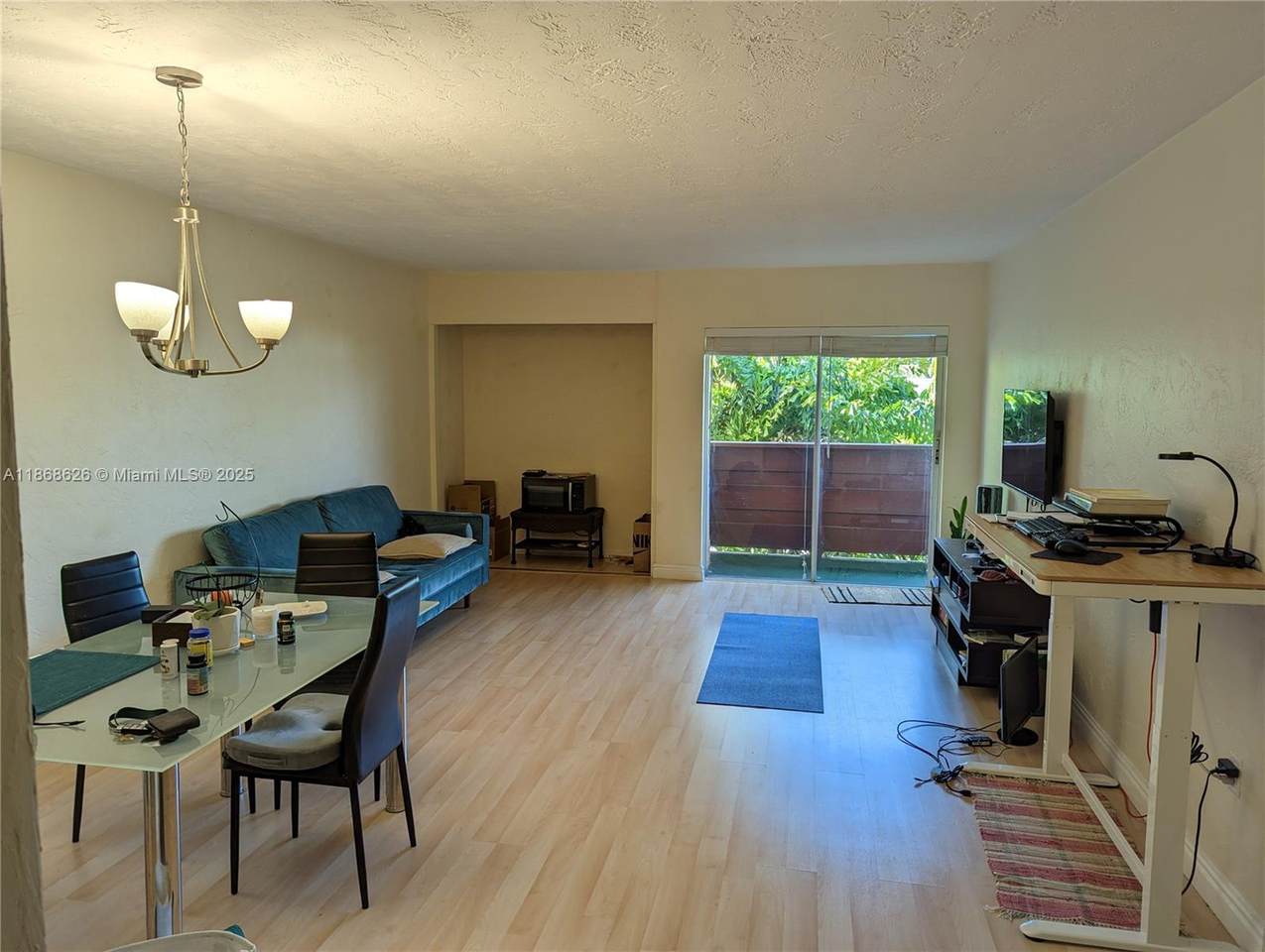 1205 Mariposa Ave - Photo 1
