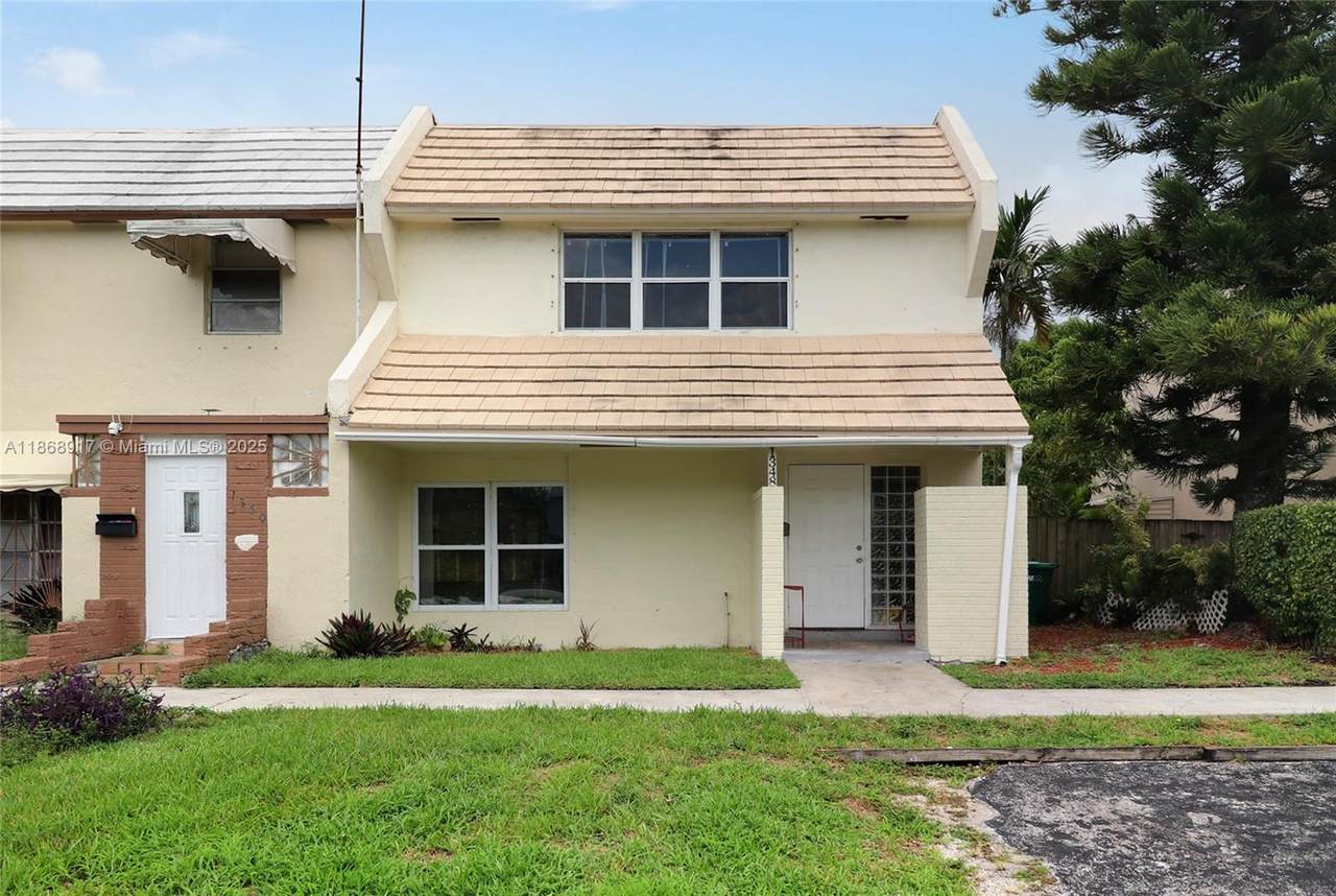 1348 Seaview Dr - Photo 1