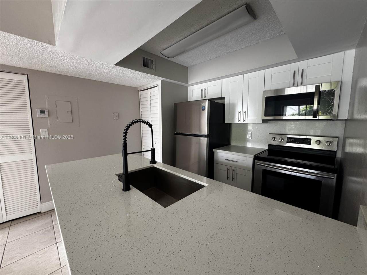 5780 Rock Island Rd - Photo 1