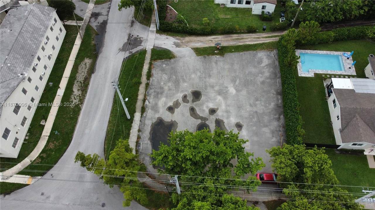 425 Esplanade Dr - Photo 1