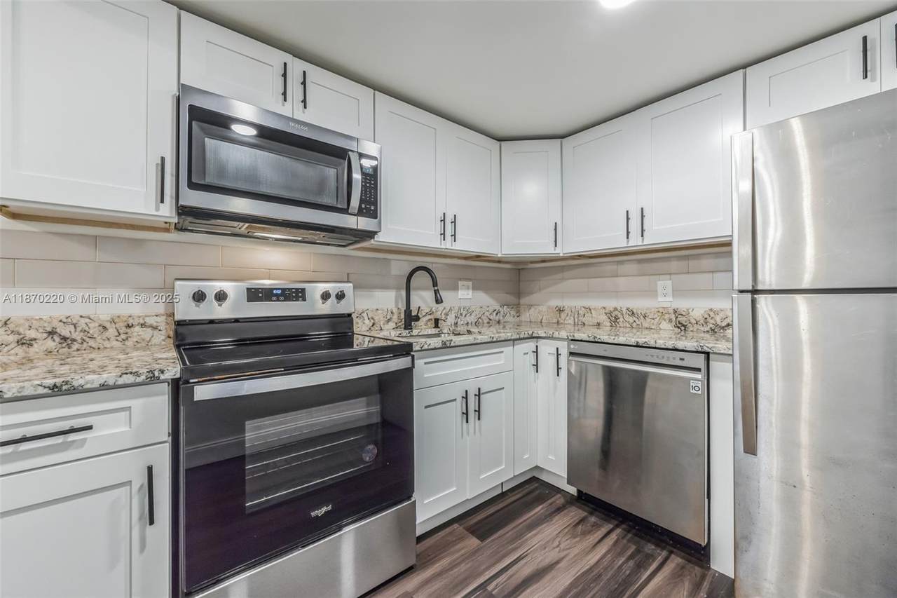 480 20th St - Photo 1