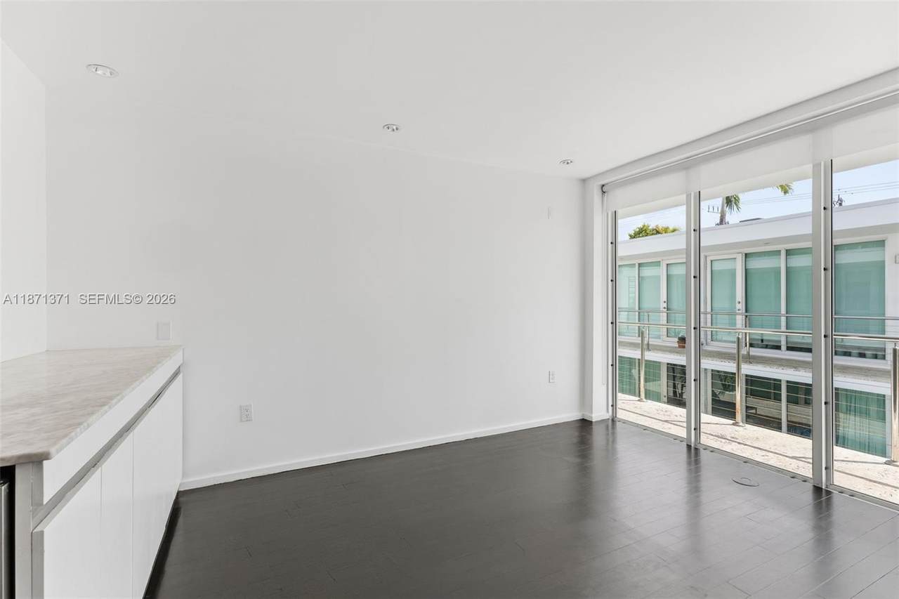 https://bt-photos.global.ssl.fastly.net/miami/1280_boomver_1_A11871371-2.jpg