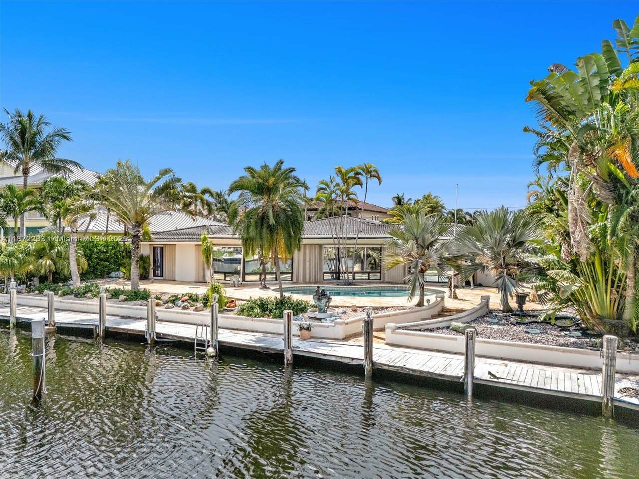 https://bt-photos.global.ssl.fastly.net/miami/1280_boomver_2_A11872233-2.jpg