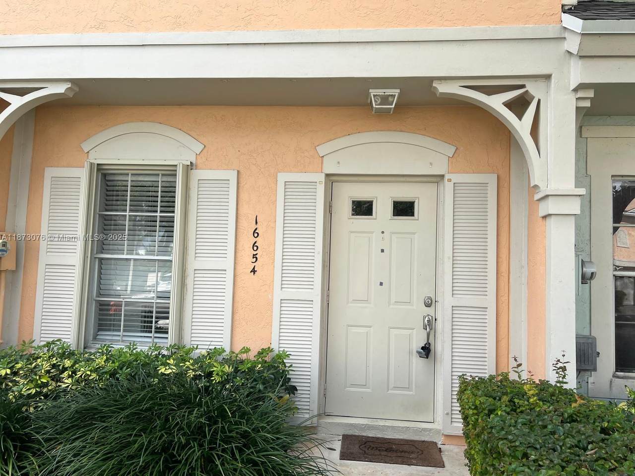 16654 Hemingway Dr - Photo 1