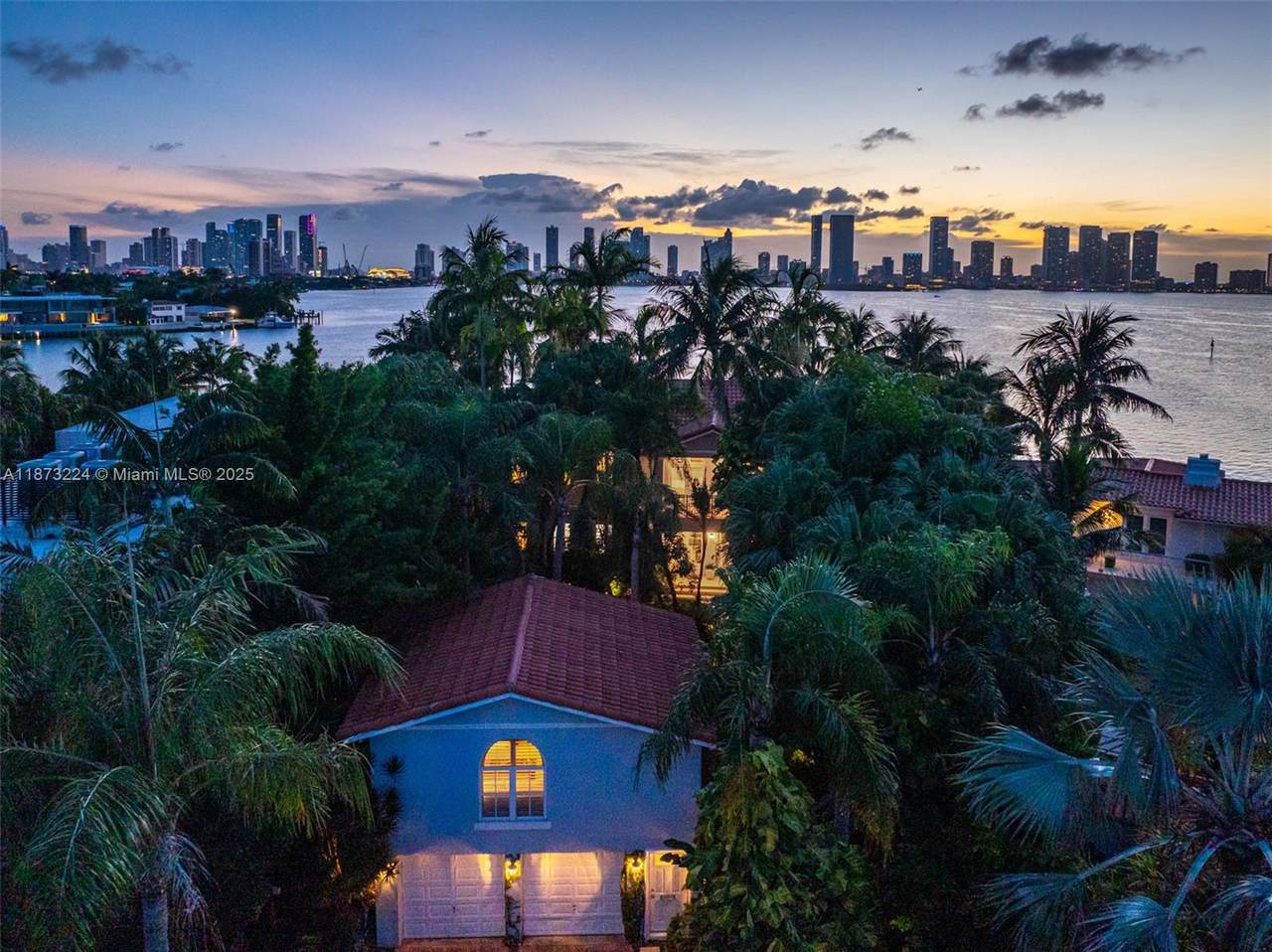 814 Dilido Dr - Photo 1