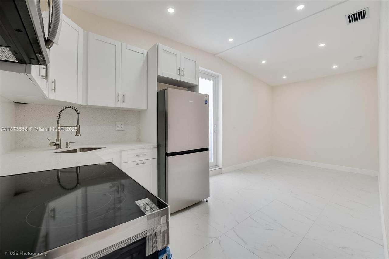 10421 184th St - Photo 1