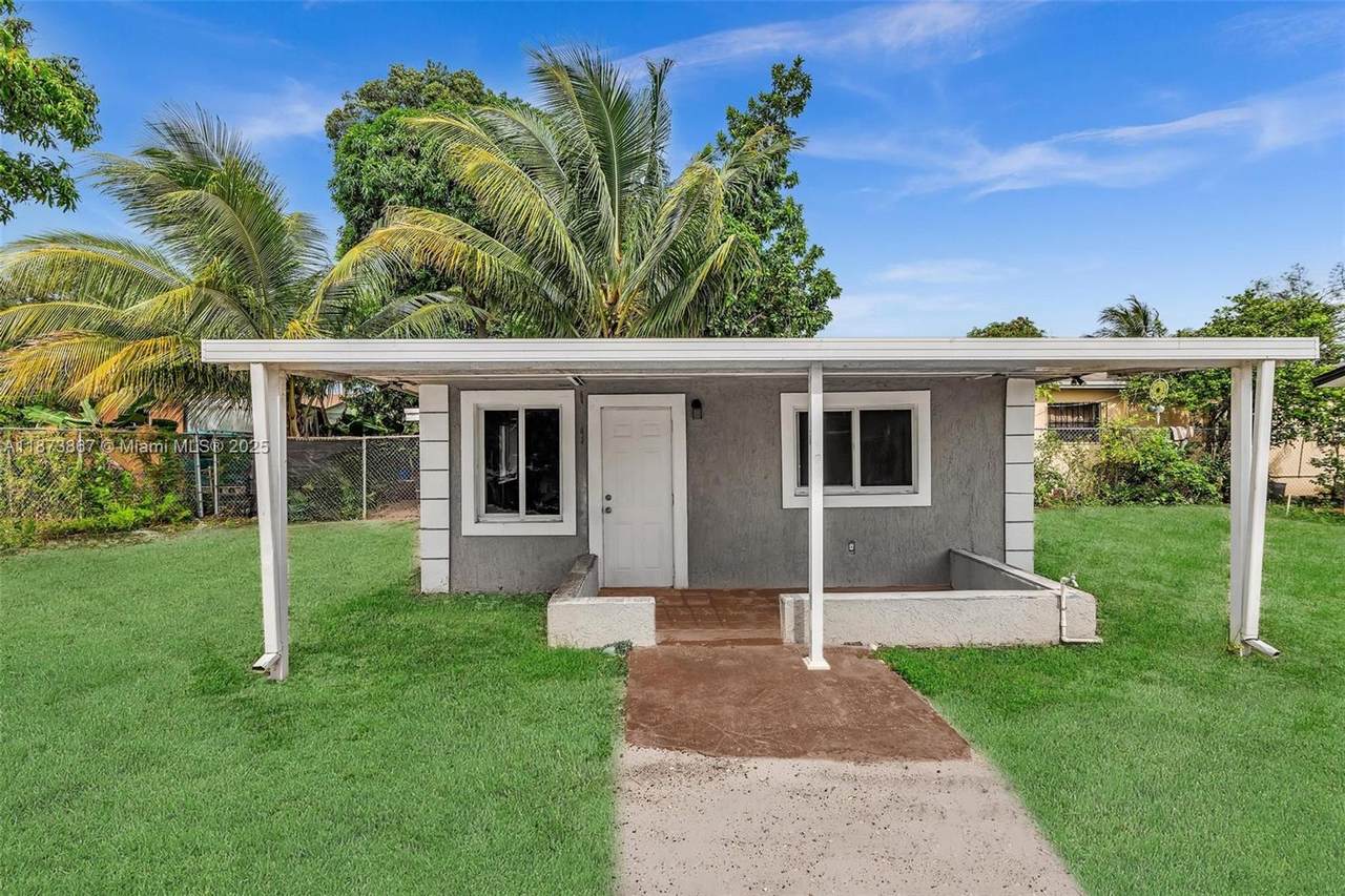 921 110th St - Photo 1