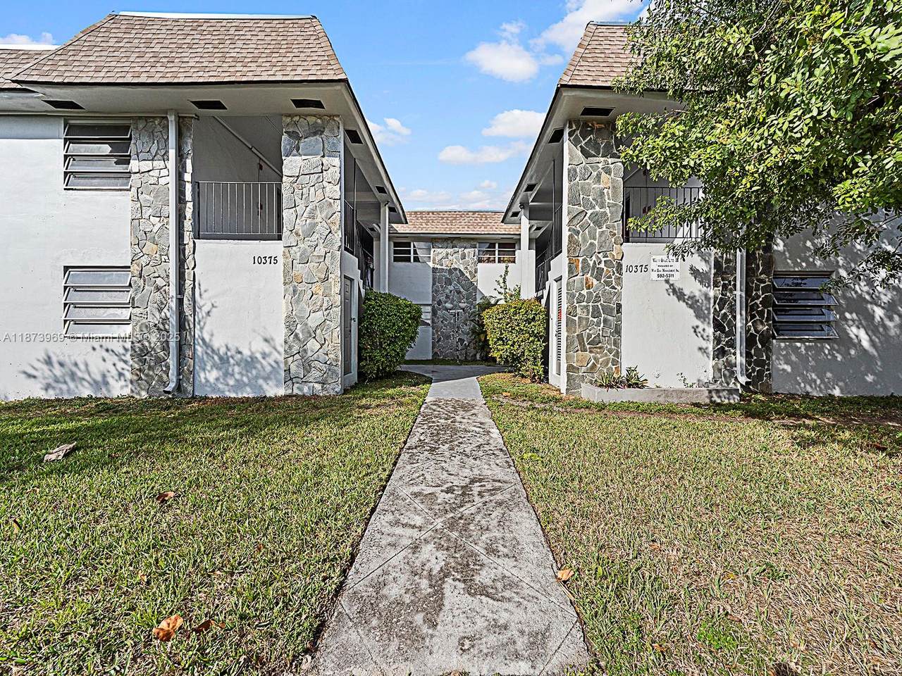 10305 40th St - Photo 1