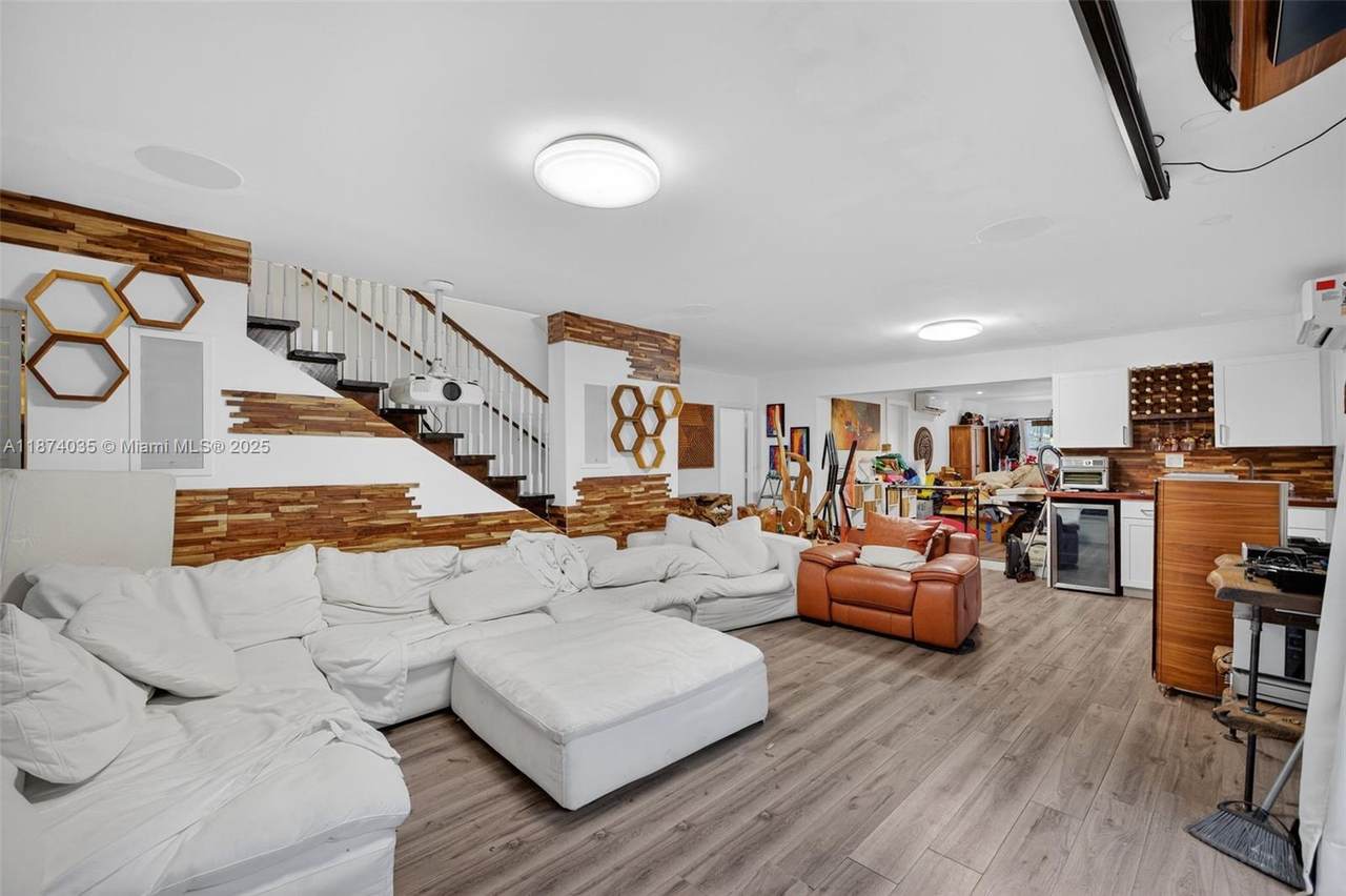 1643 8th Ave - Photo 1