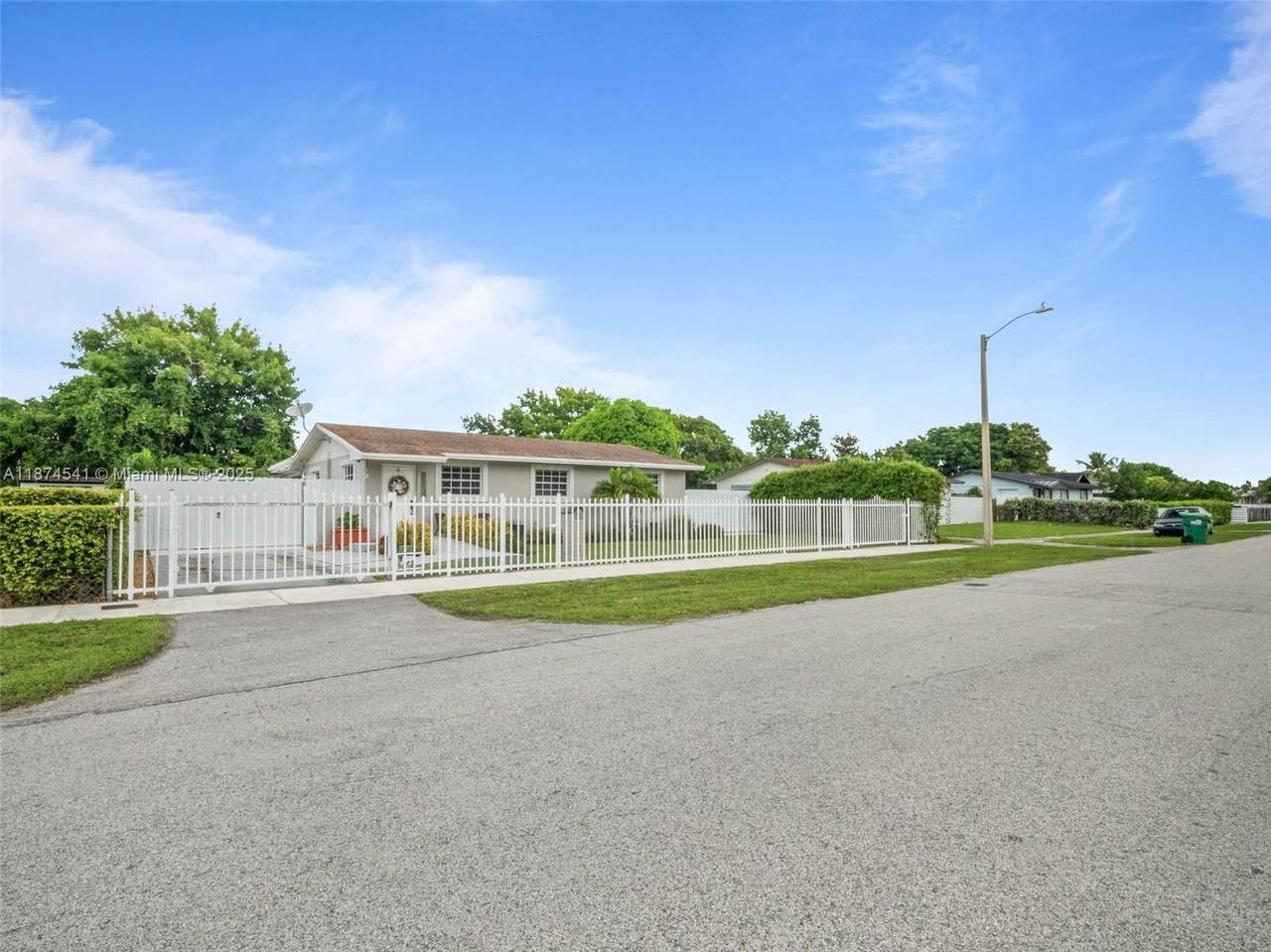 11341 203rd Ter - Photo 1