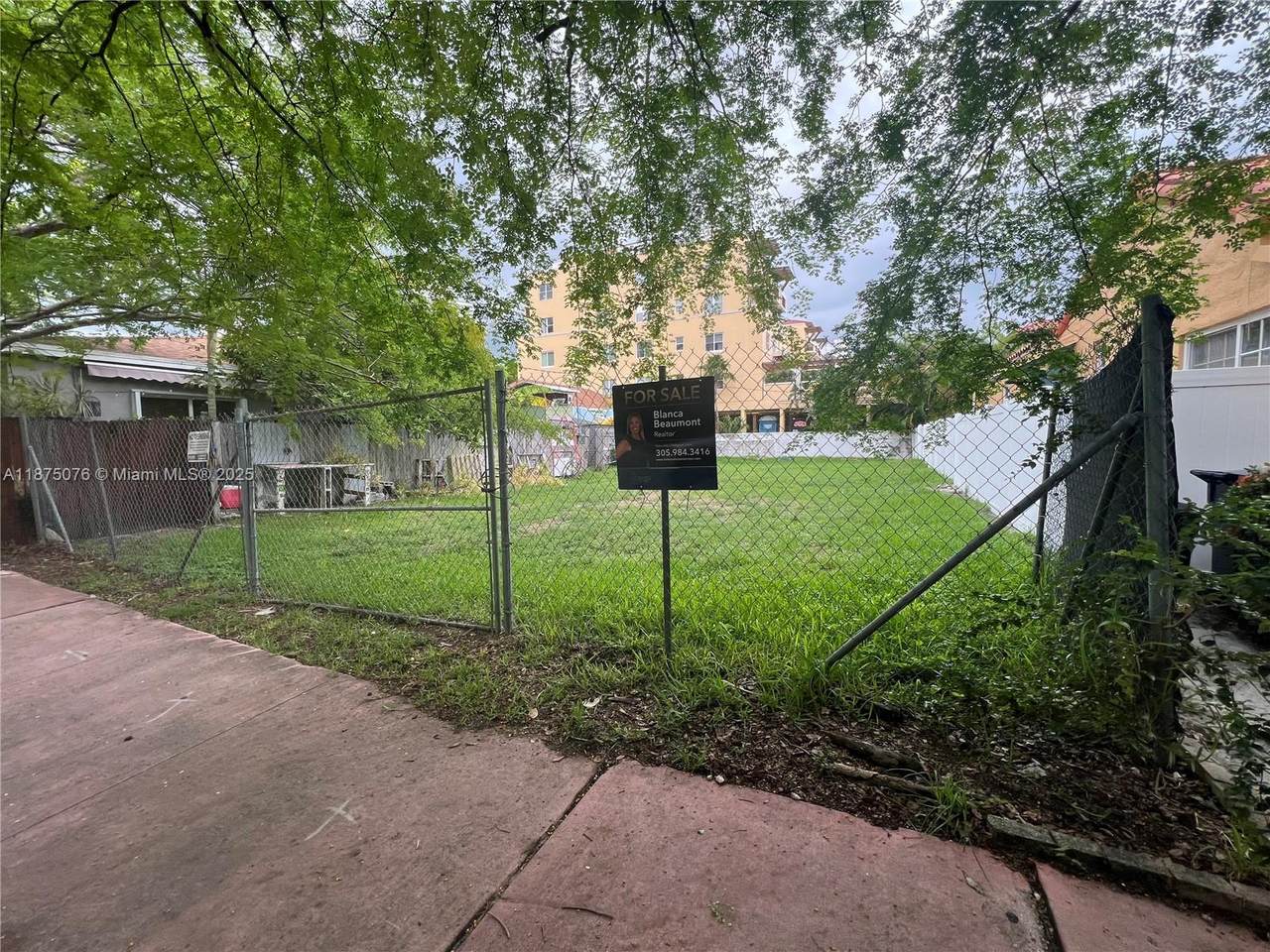 935 2nd St - Photo 1