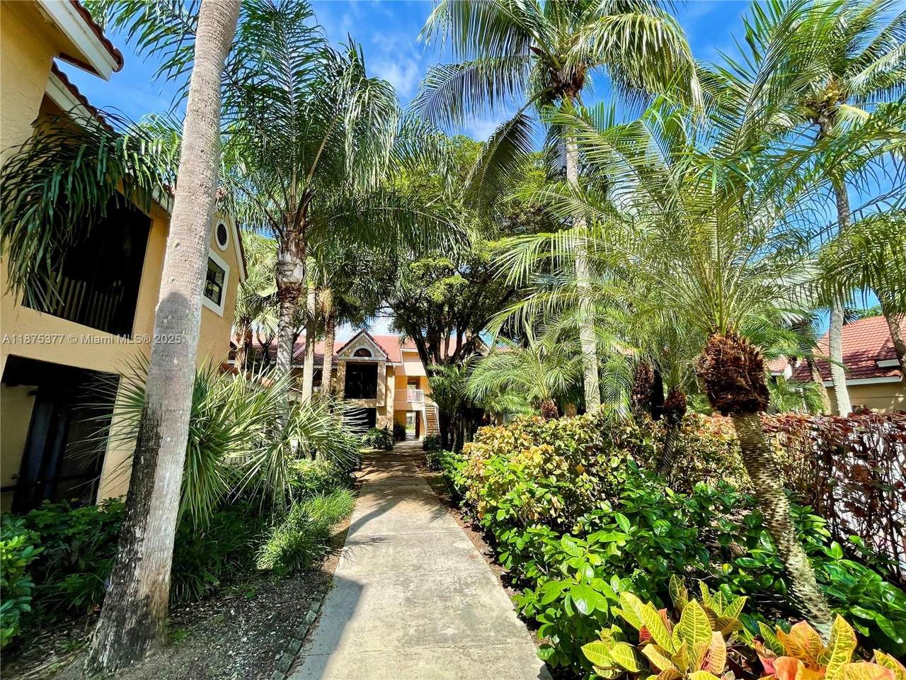 15591 105th Ter - Photo 1