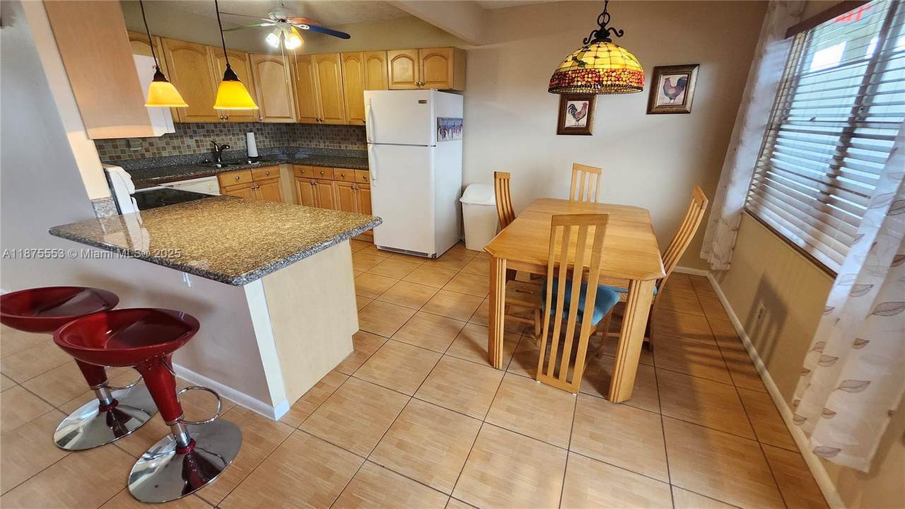 3009 Ventnor G - Photo 1