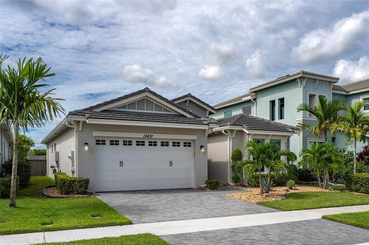 15431 Goldfinch Cir - Photo 1
