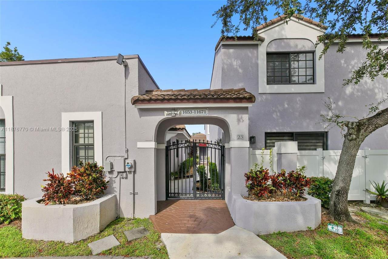 11657 11th Street - Photo 1